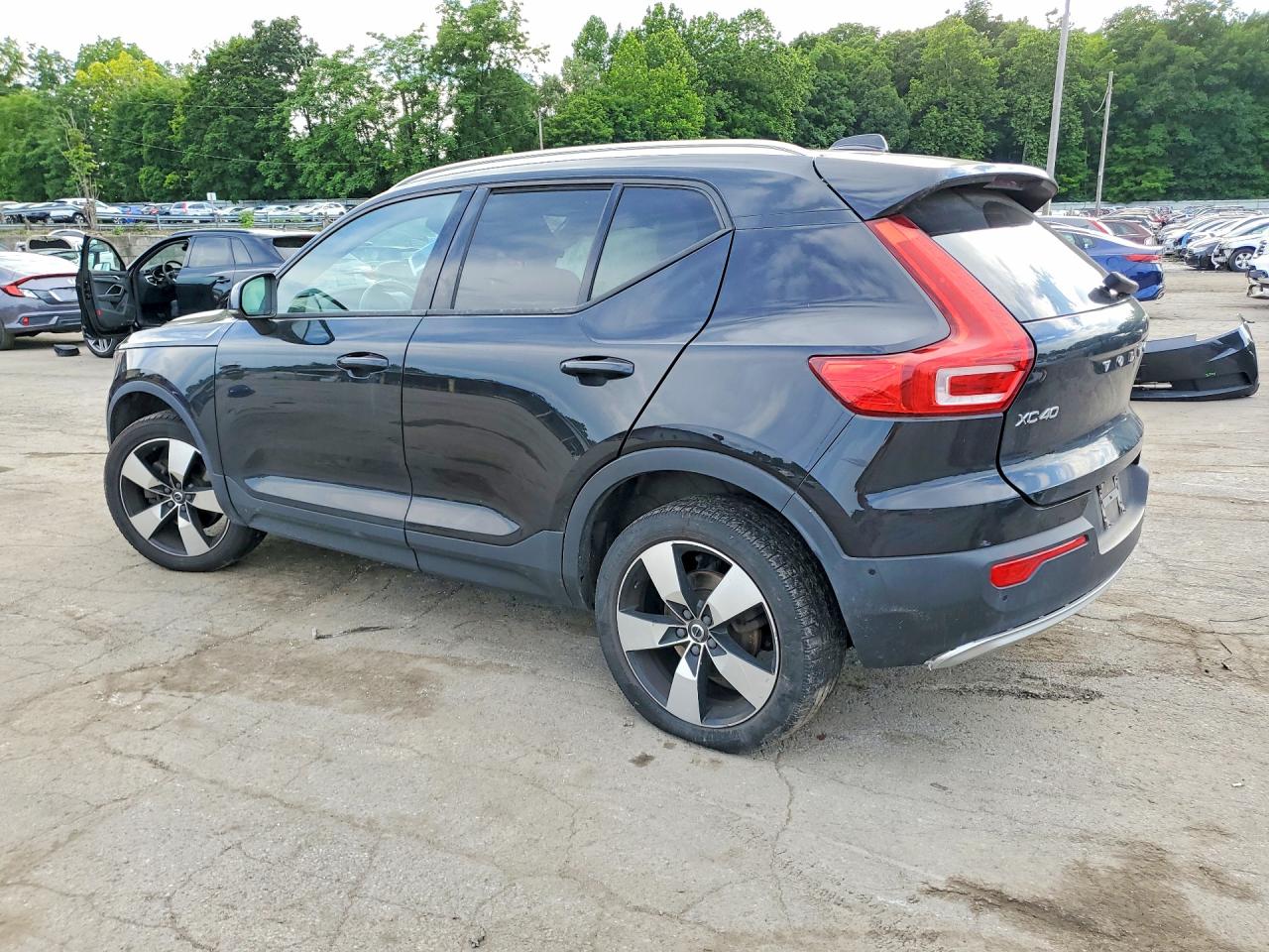 2019 VOLVO XC40
