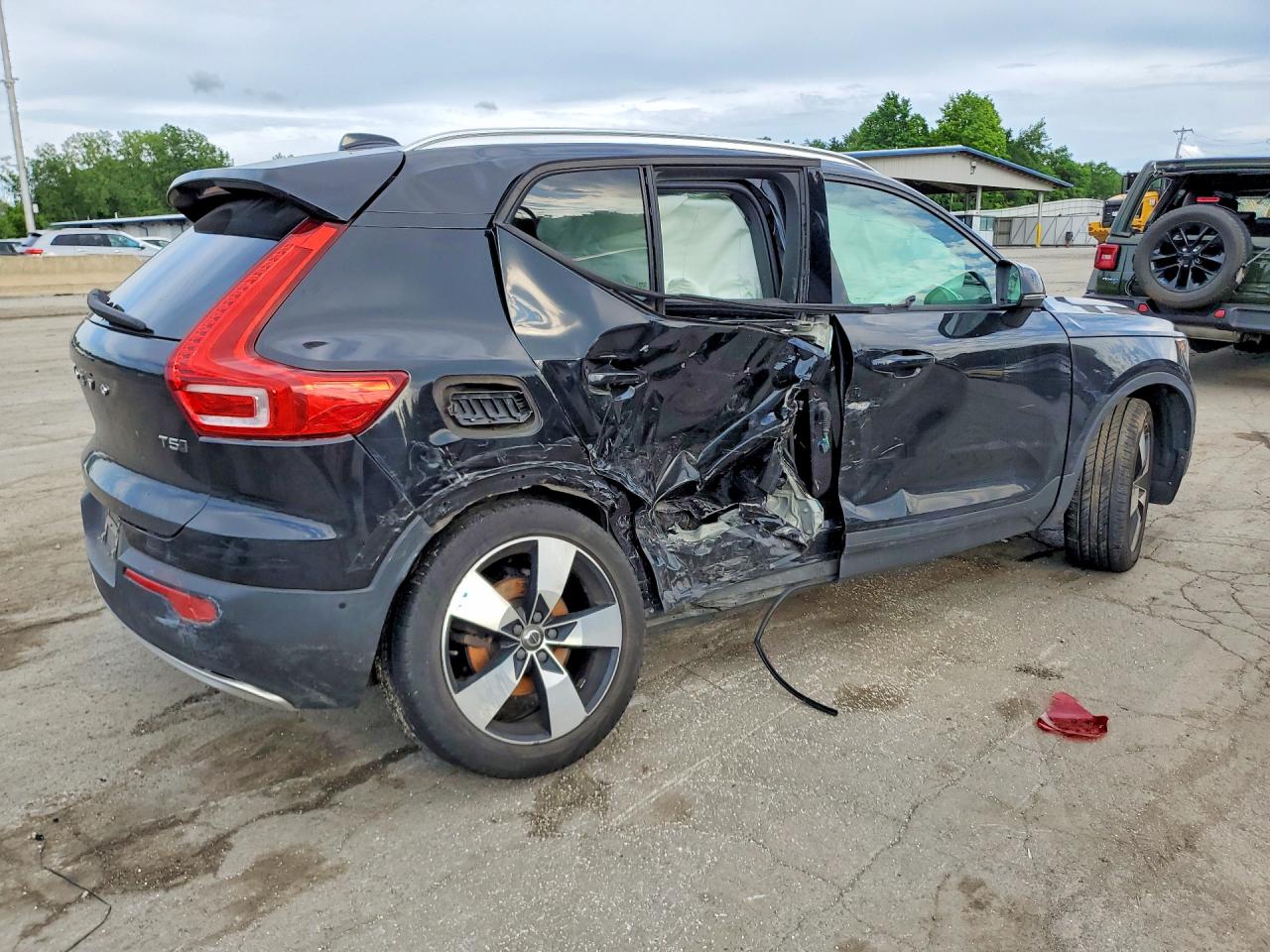 2019 VOLVO XC40