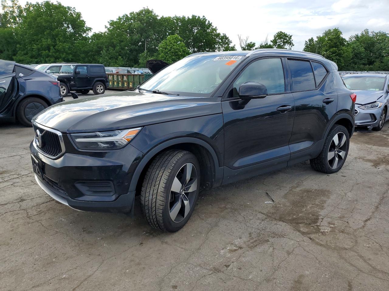 2019 VOLVO XC40