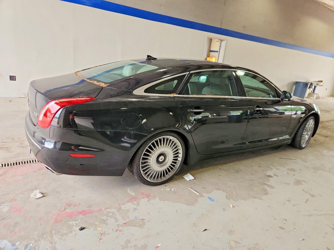 2015 JAGUAR XJ