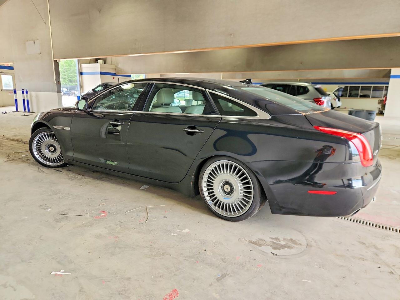 2015 JAGUAR XJ