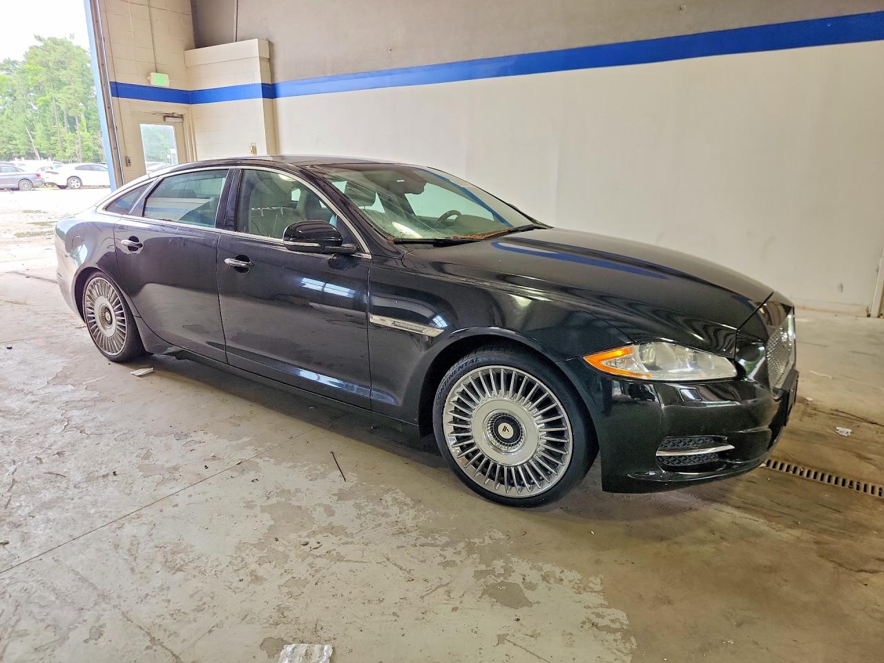 2015 JAGUAR XJ