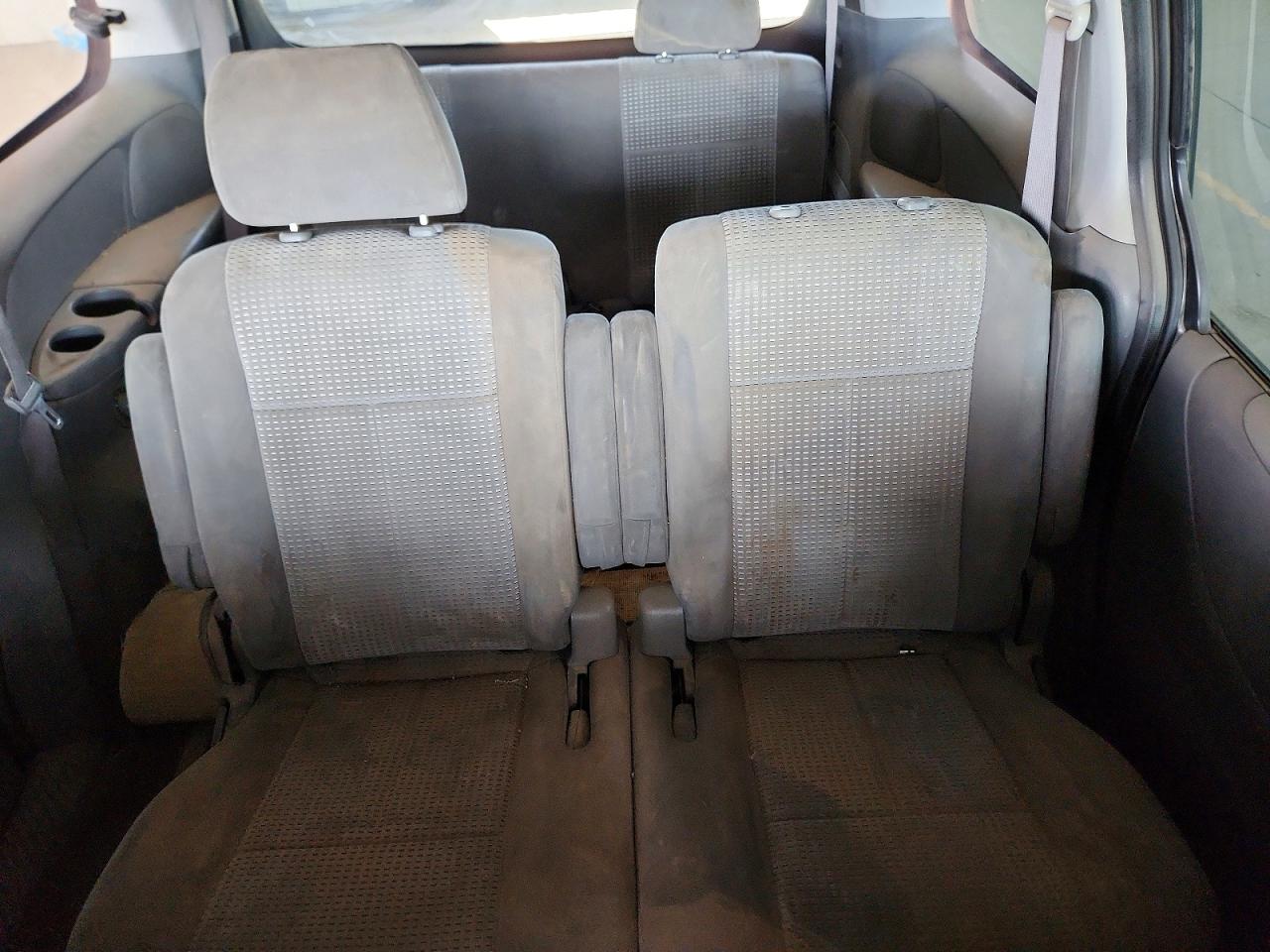 2005 MAZDA MPV
