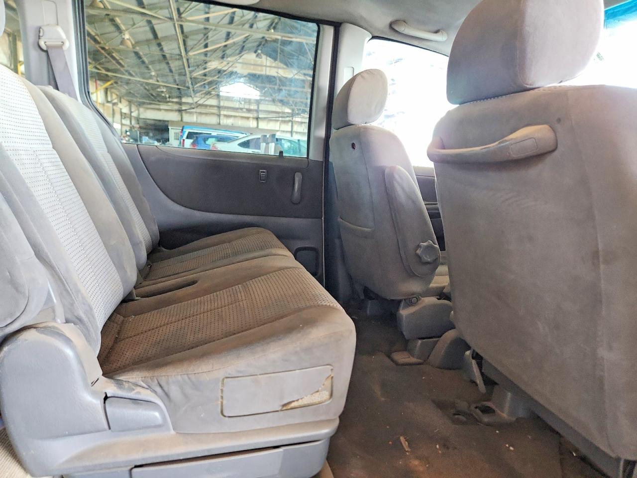 2005 MAZDA MPV