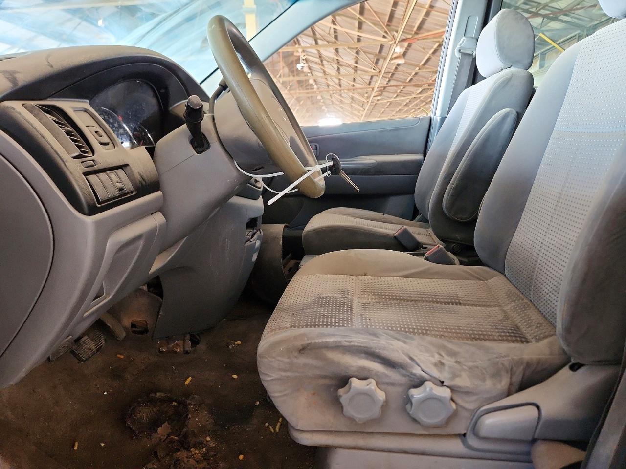 2005 MAZDA MPV
