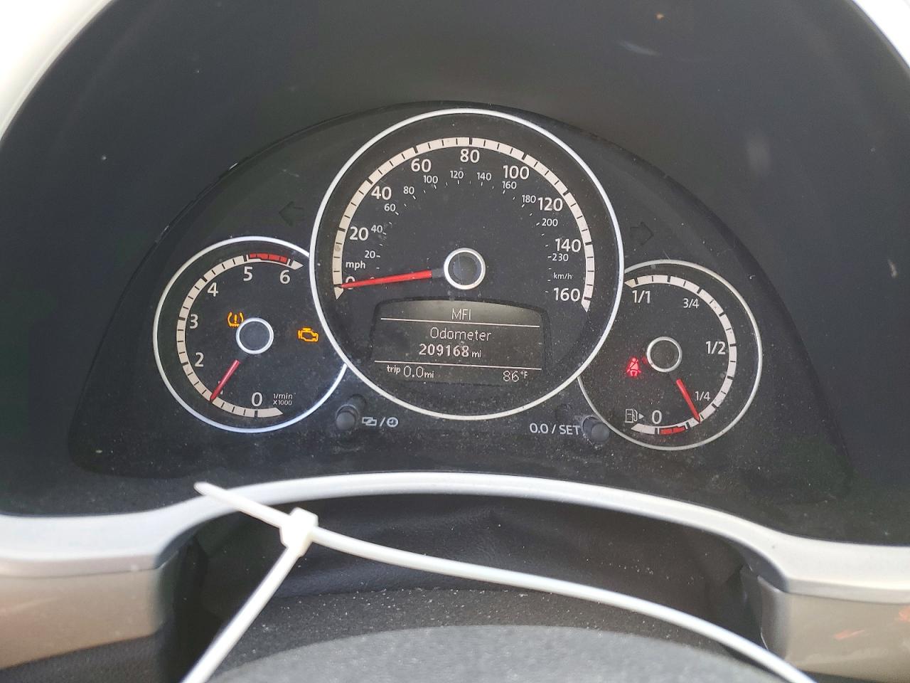 2013 VOLKSWAGEN BEETLE