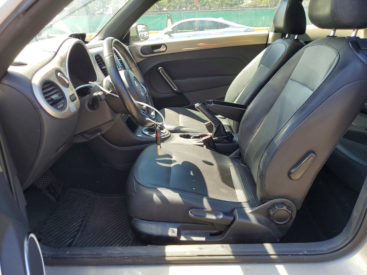 2013 VOLKSWAGEN BEETLE