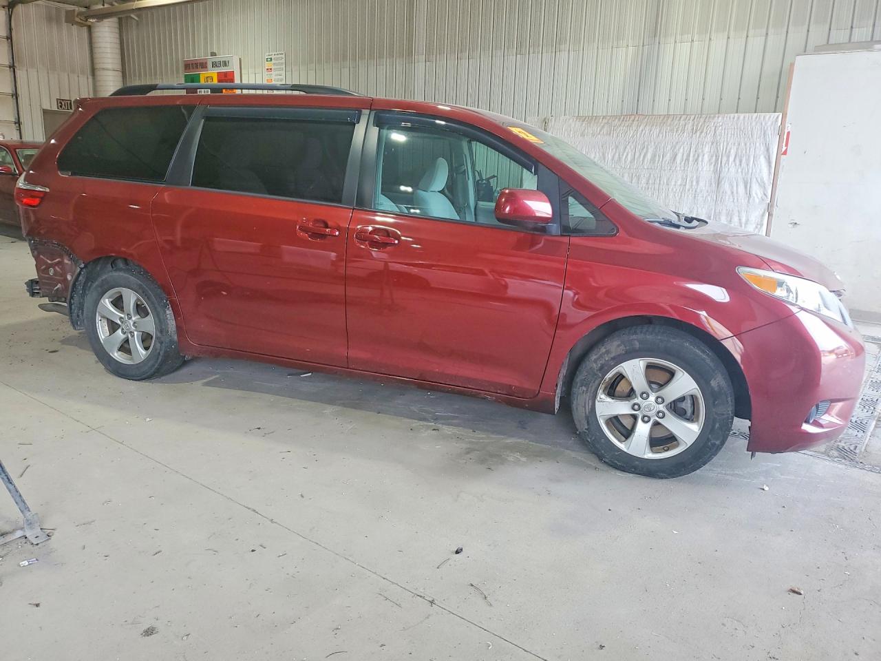 2017 TOYOTA SIENNA