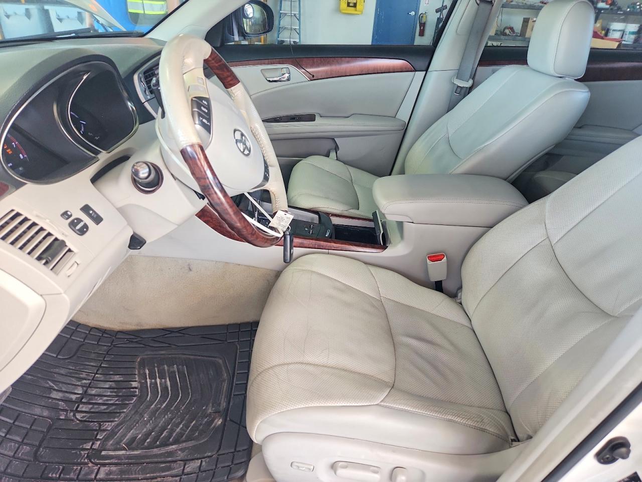 2012 TOYOTA AVALON