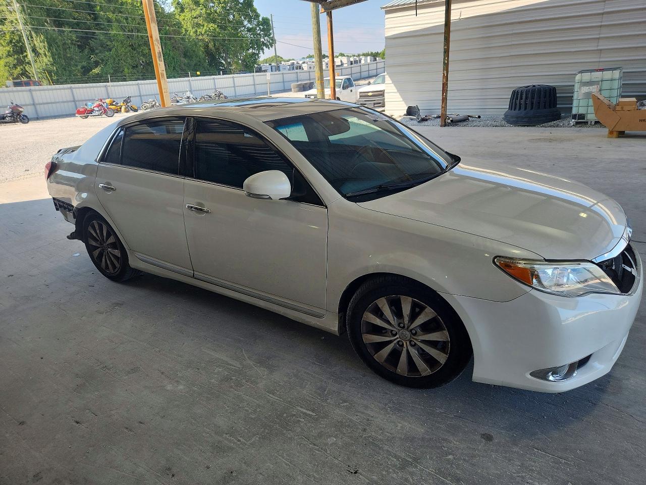2012 TOYOTA AVALON
