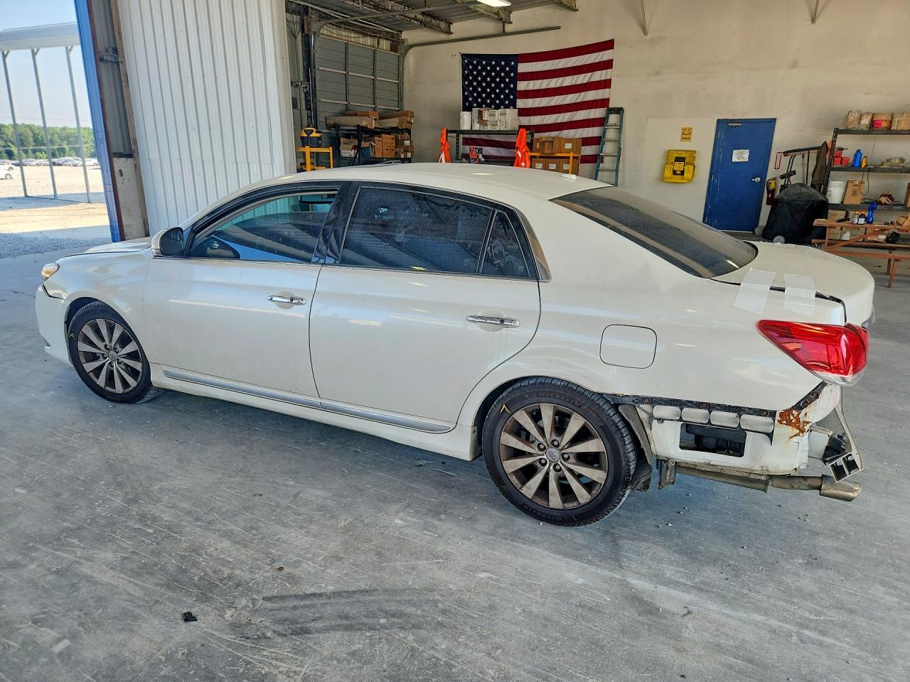 2012 TOYOTA AVALON