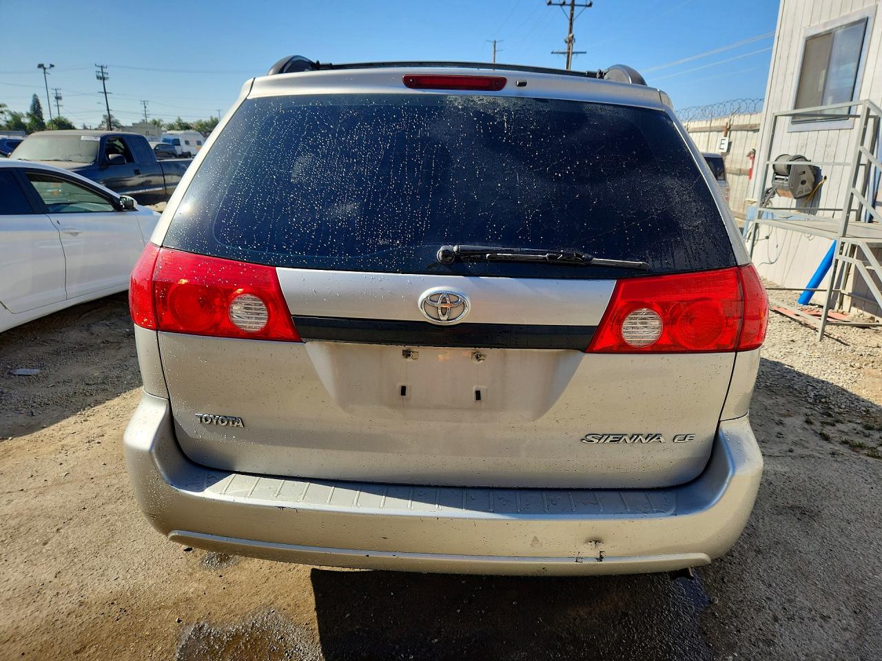 2010 TOYOTA SIENNA