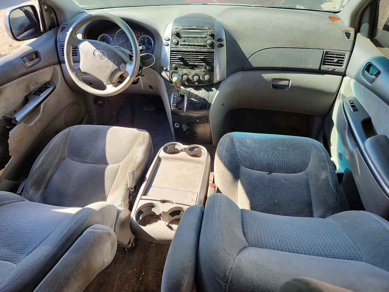 2010 TOYOTA SIENNA