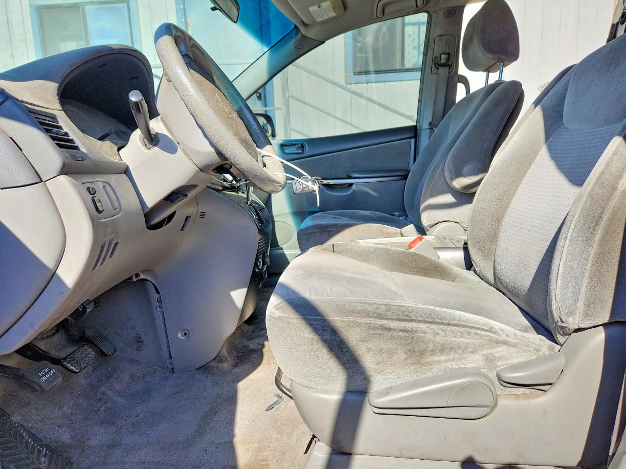 2010 TOYOTA SIENNA