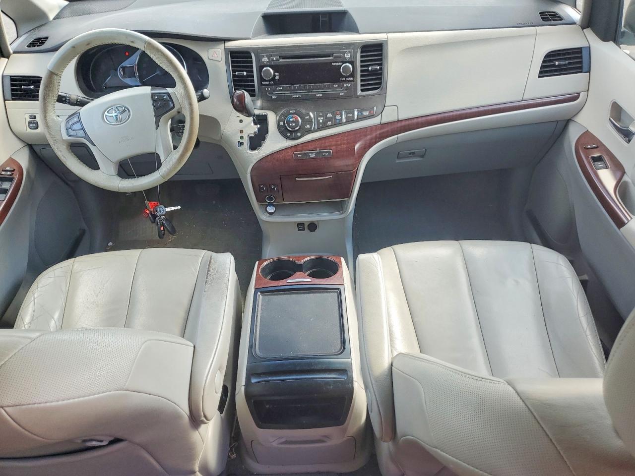 2012 TOYOTA SIENNA
