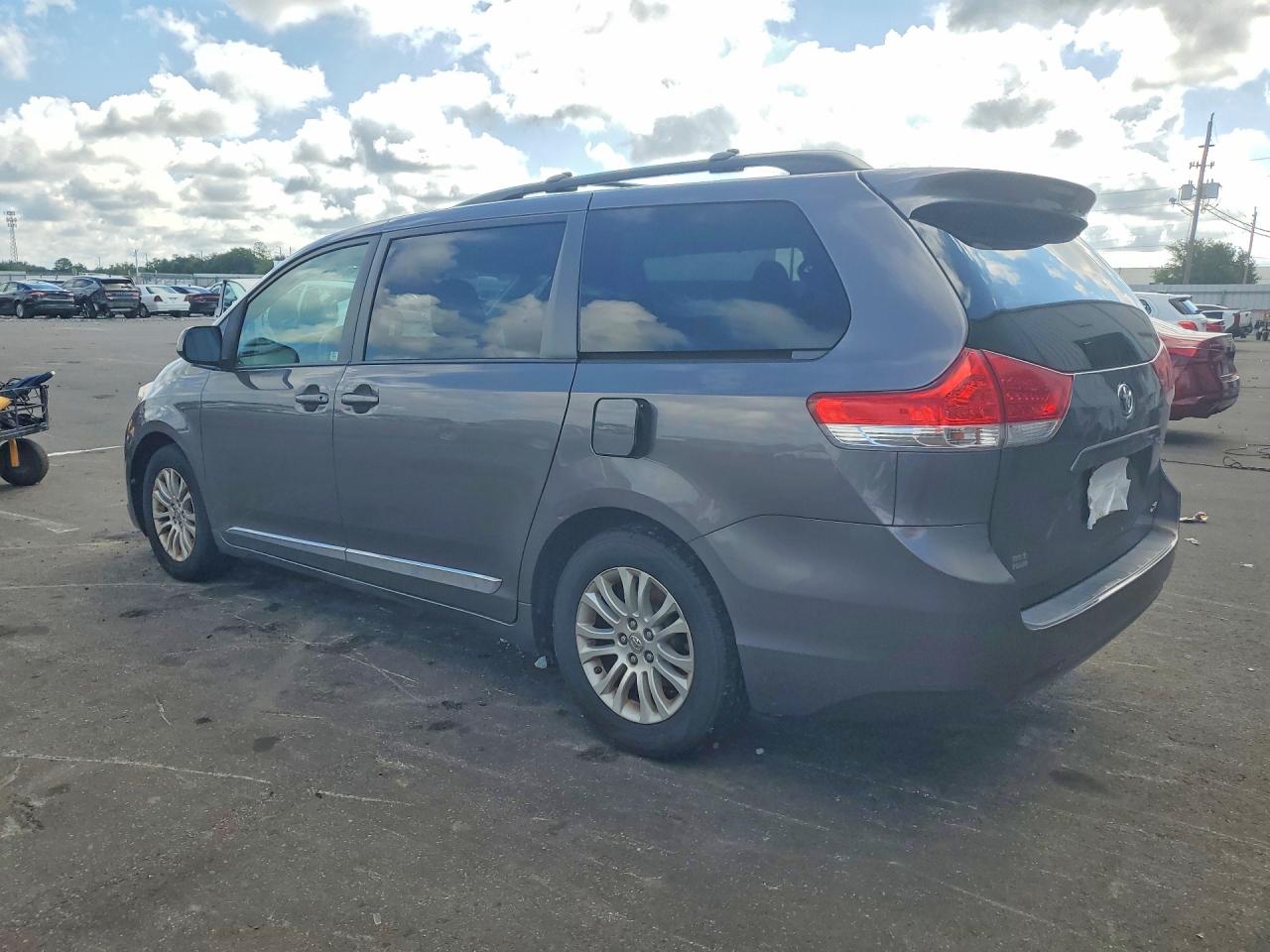 2012 TOYOTA SIENNA