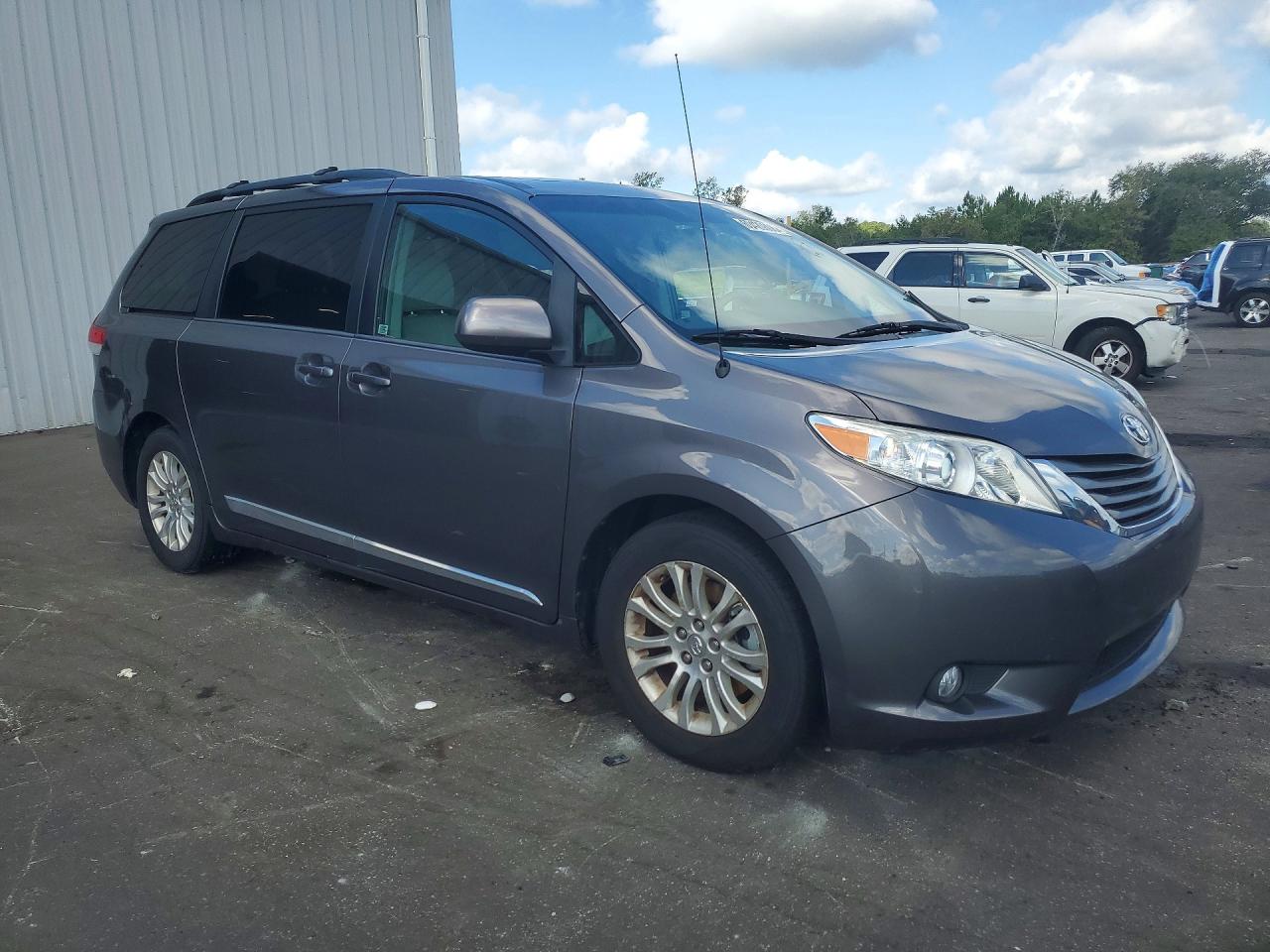 2012 TOYOTA SIENNA