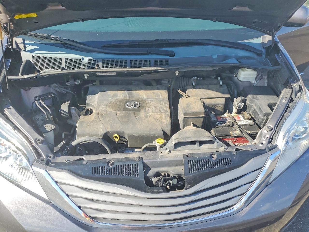 2012 TOYOTA SIENNA