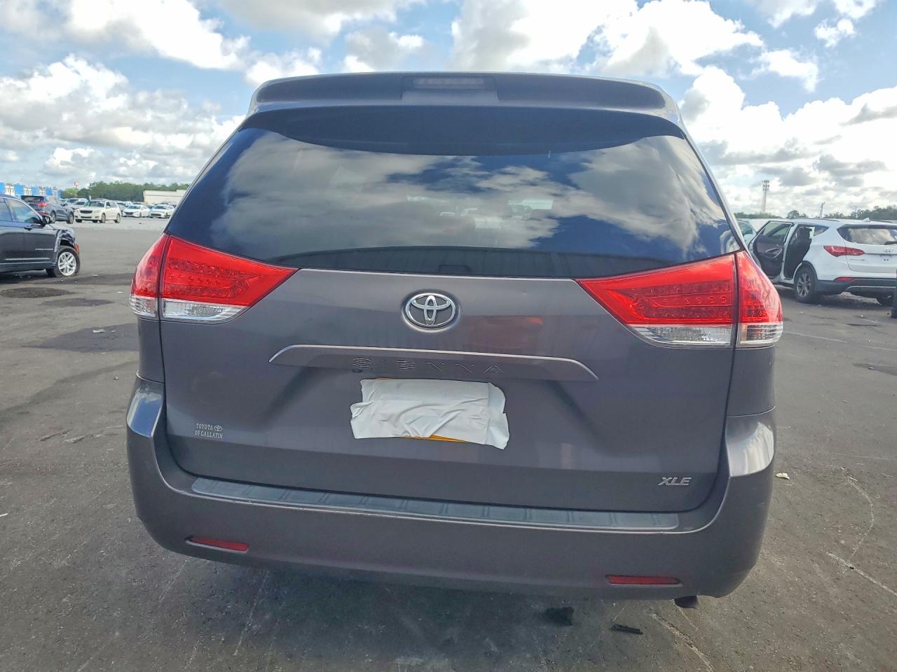 2012 TOYOTA SIENNA