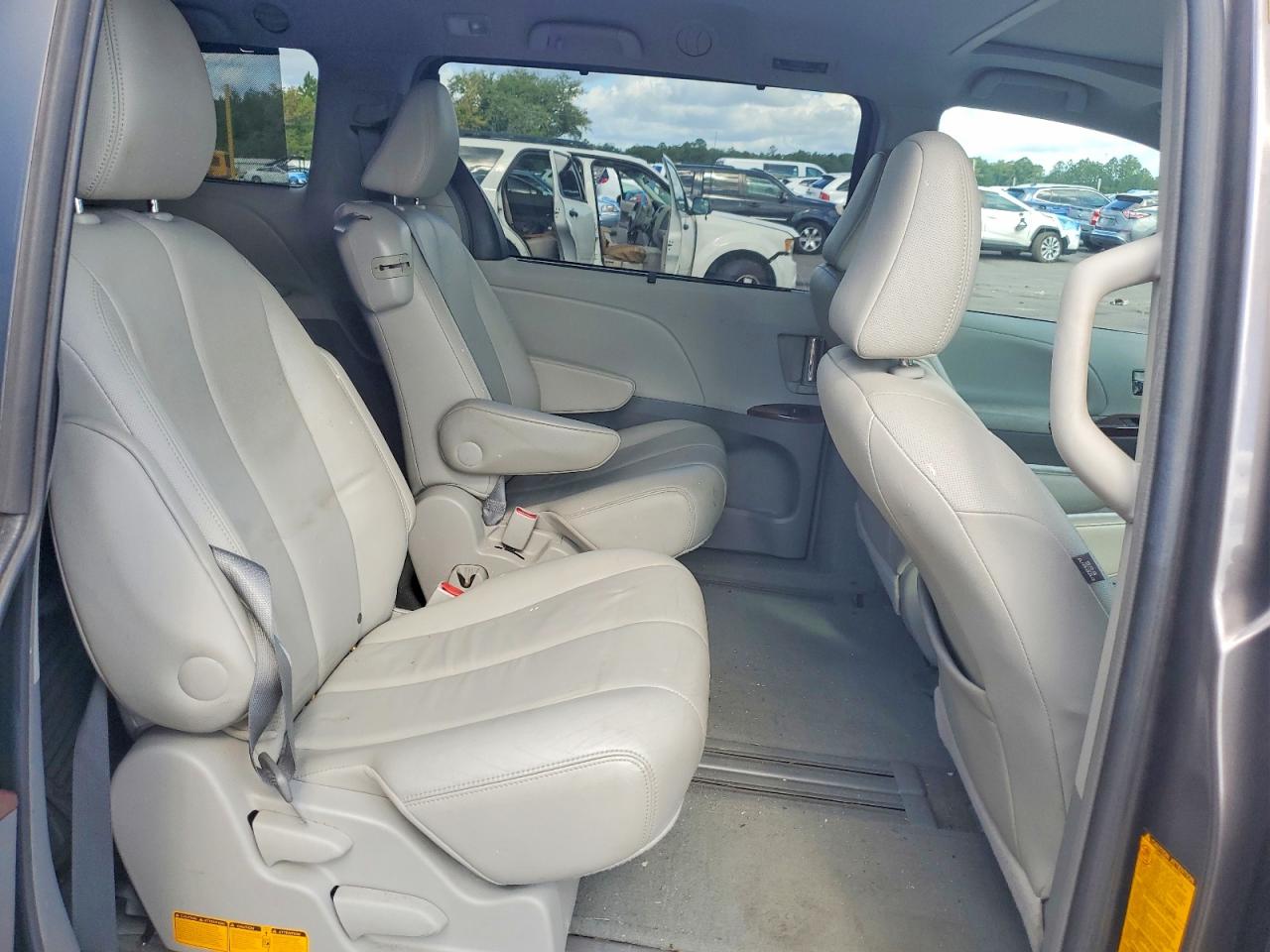 2012 TOYOTA SIENNA