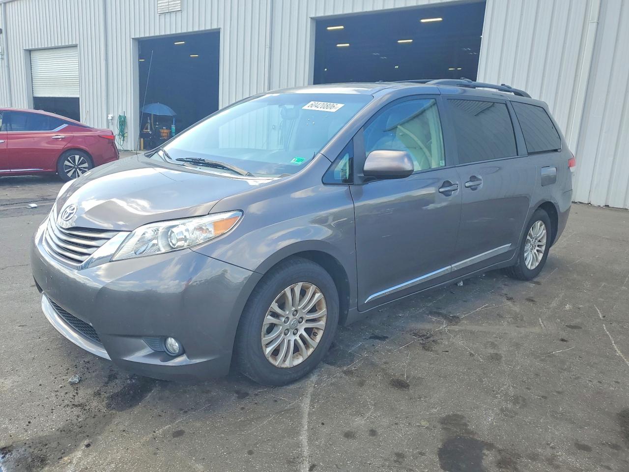 2012 TOYOTA SIENNA