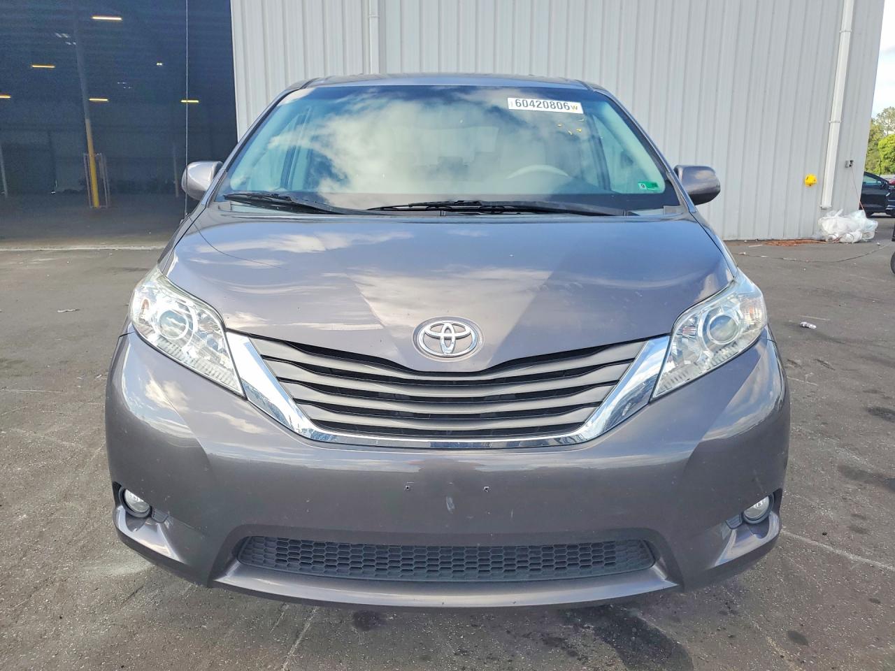 2012 TOYOTA SIENNA