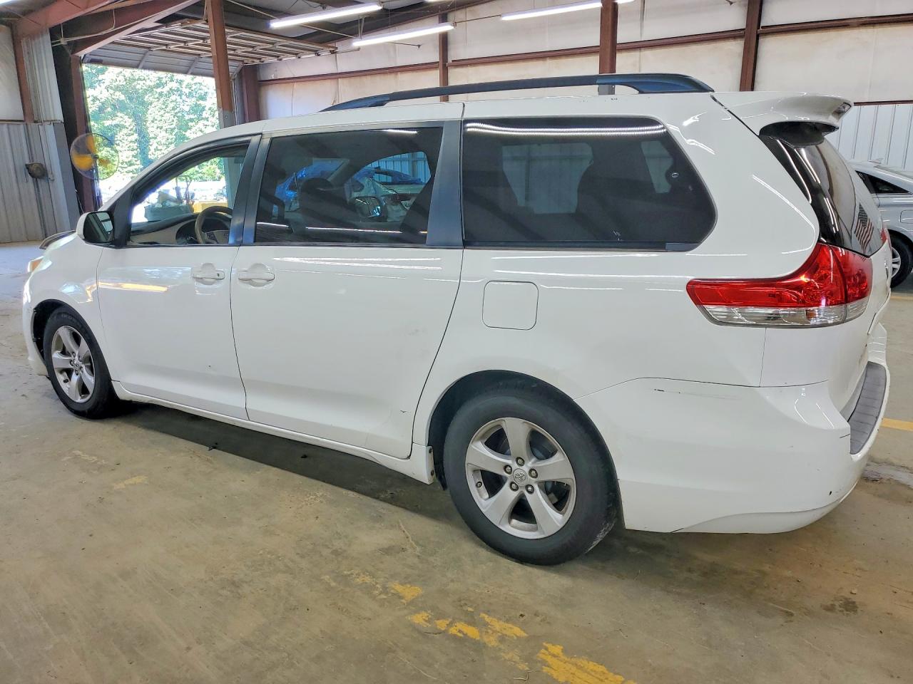 2013 TOYOTA SIENNA