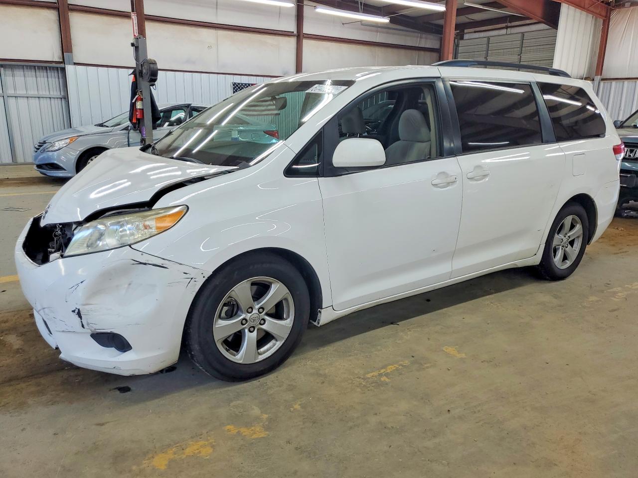 2013 TOYOTA SIENNA