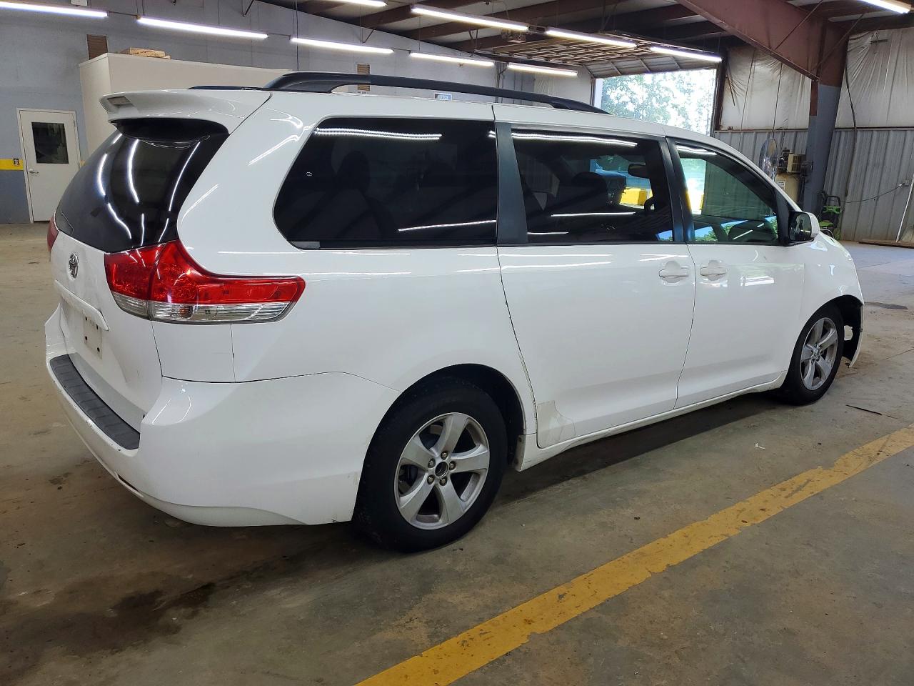 2013 TOYOTA SIENNA