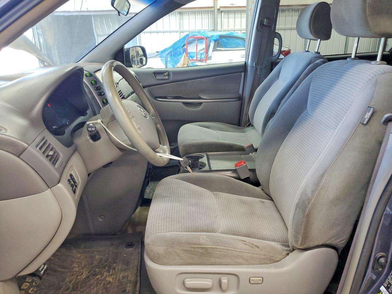 2006 TOYOTA SIENNA