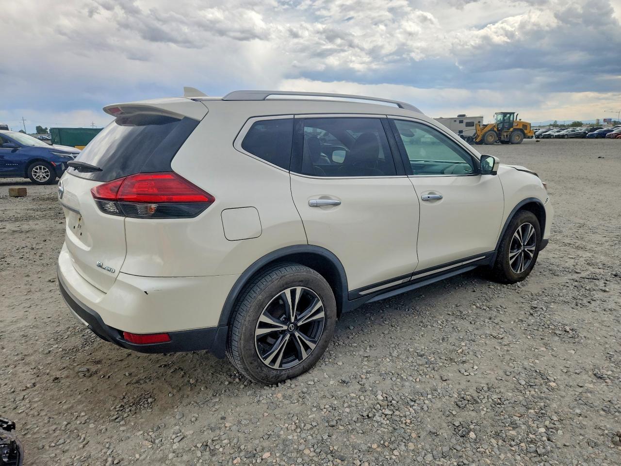 2017 NISSAN ROGUE