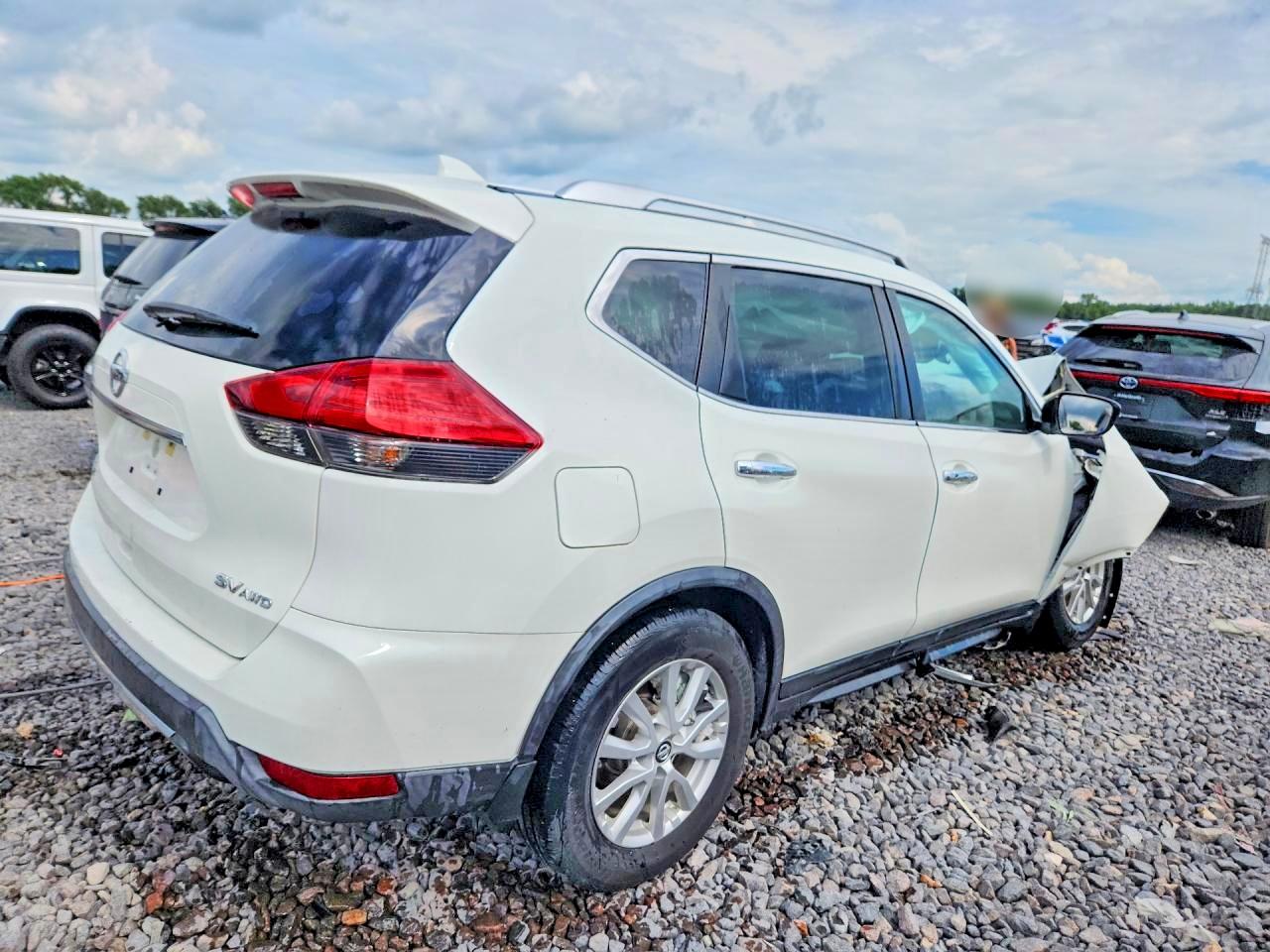 2017 NISSAN ROGUE