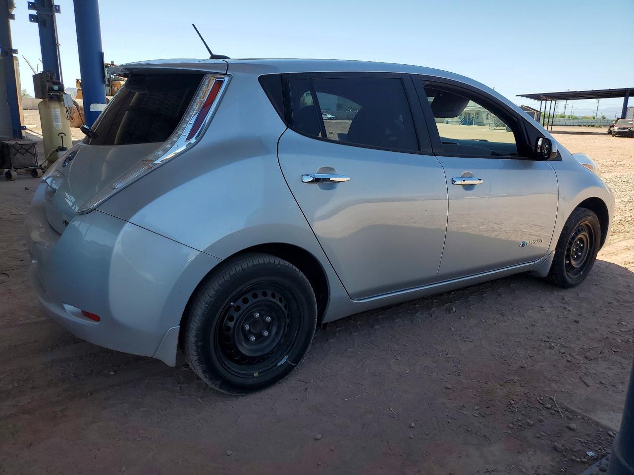 2017 NISSAN LEAF