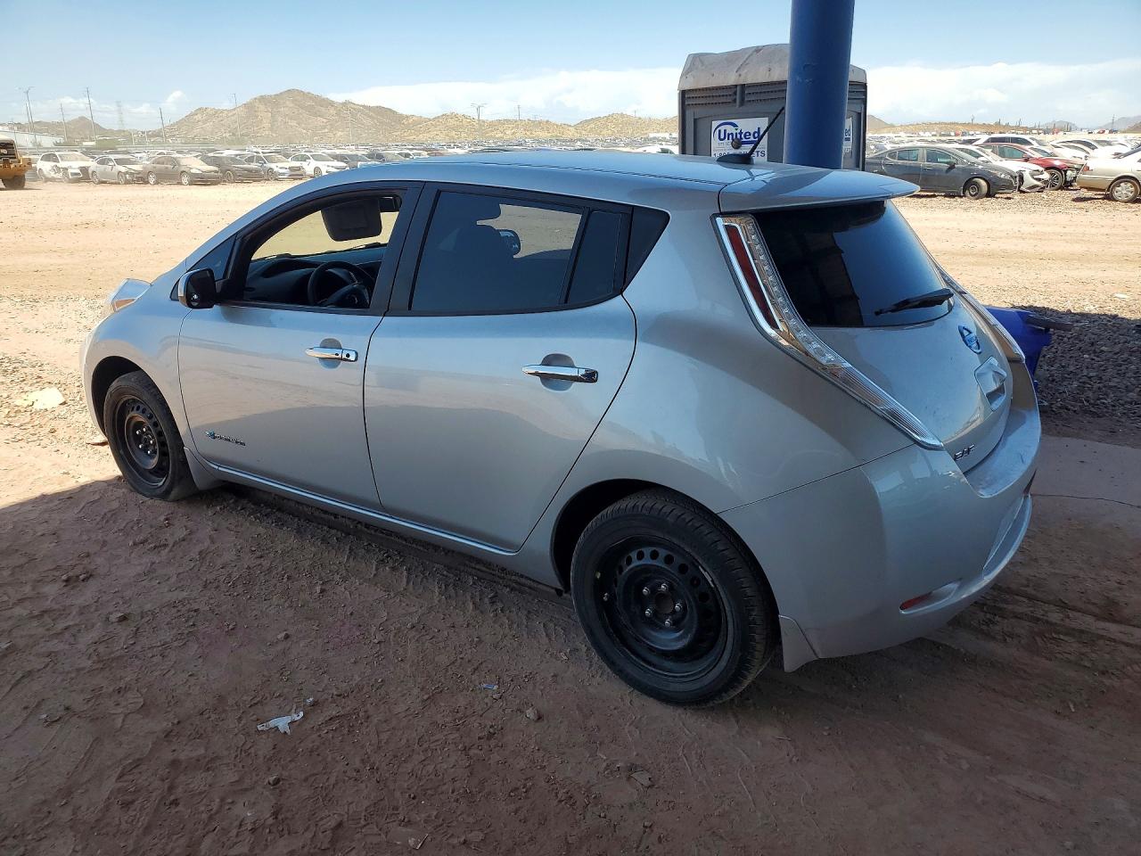 2017 NISSAN LEAF