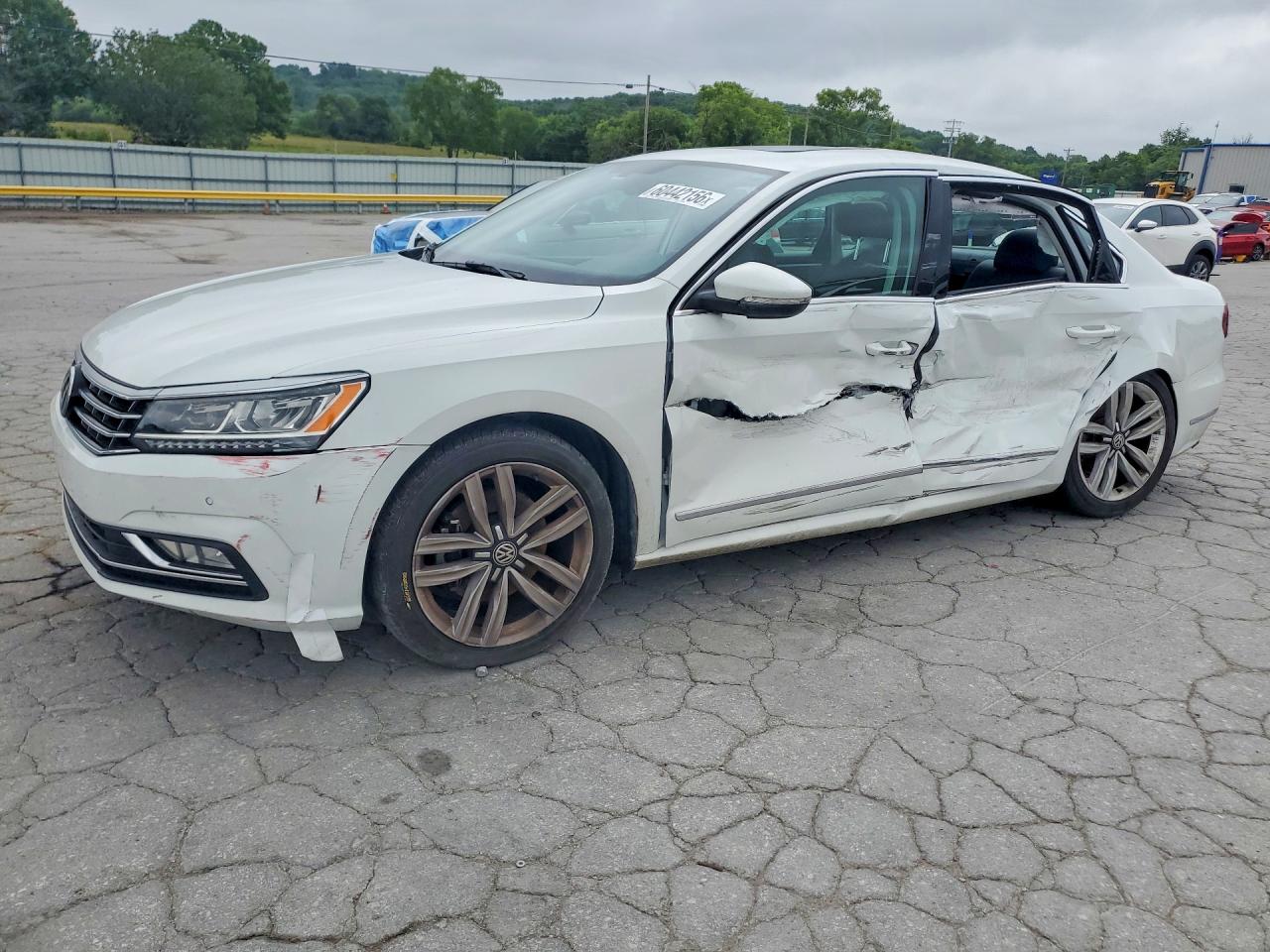 2017 VOLKSWAGEN PASSAT
