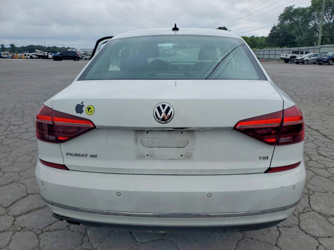 2017 VOLKSWAGEN PASSAT