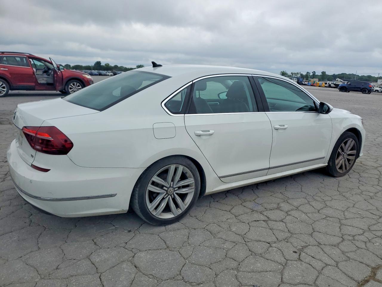 2017 VOLKSWAGEN PASSAT