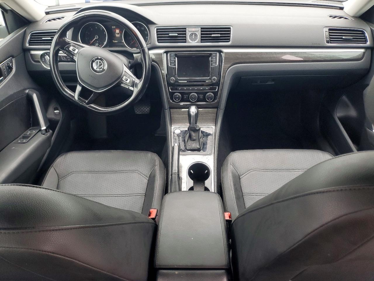 2017 VOLKSWAGEN PASSAT