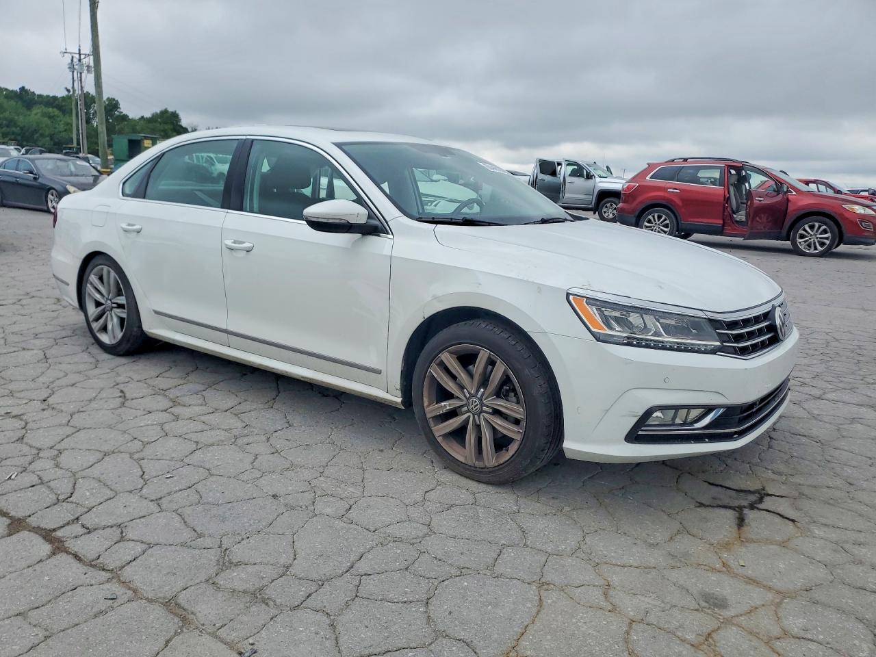 2017 VOLKSWAGEN PASSAT