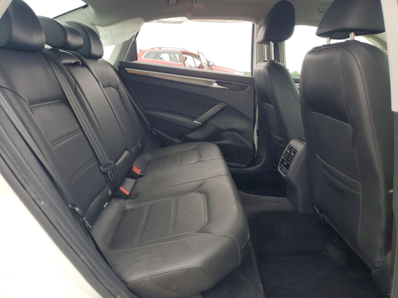 2017 VOLKSWAGEN PASSAT