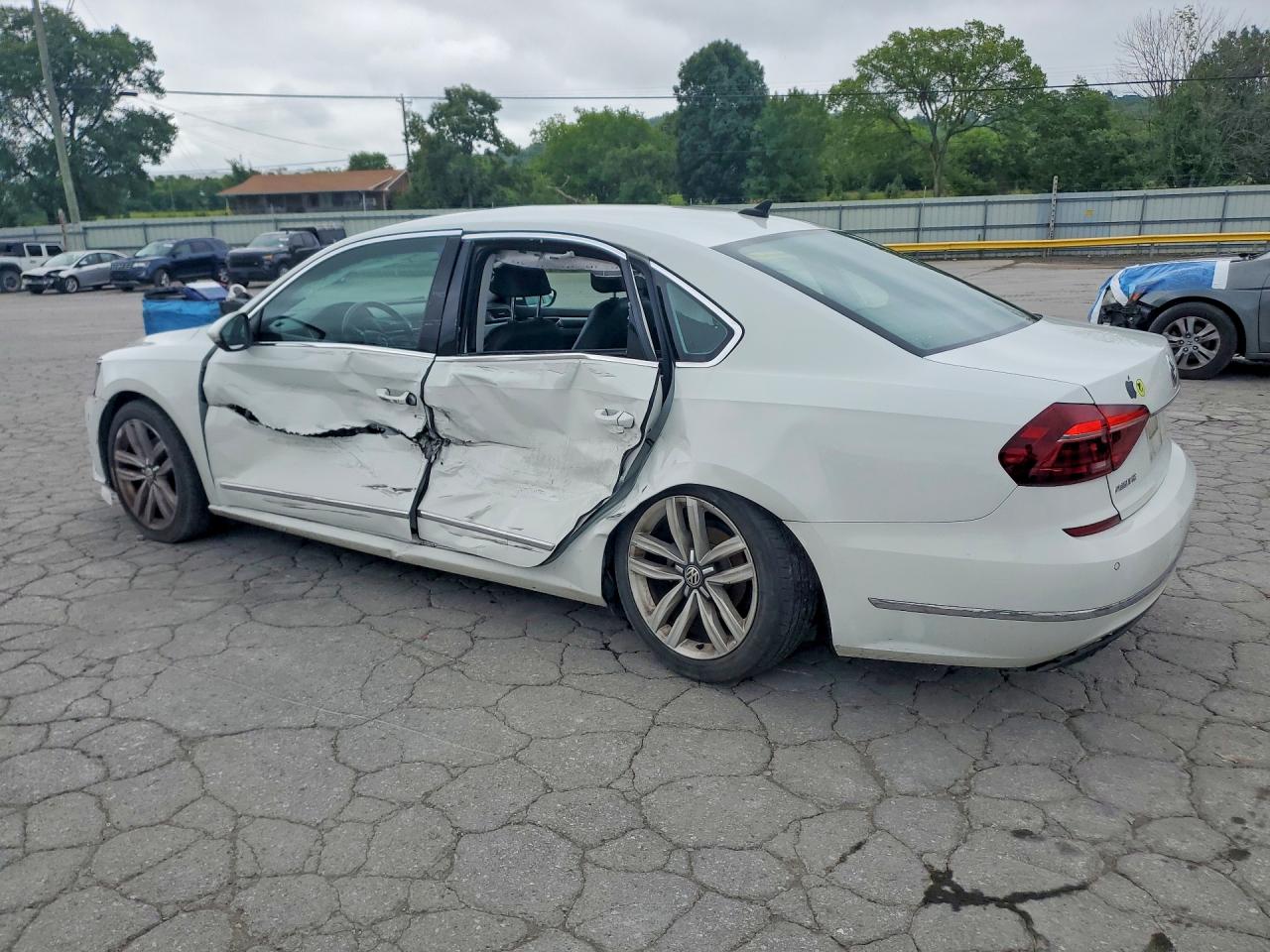2017 VOLKSWAGEN PASSAT