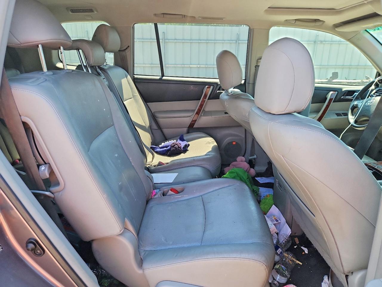 2011 TOYOTA HIGHLANDER