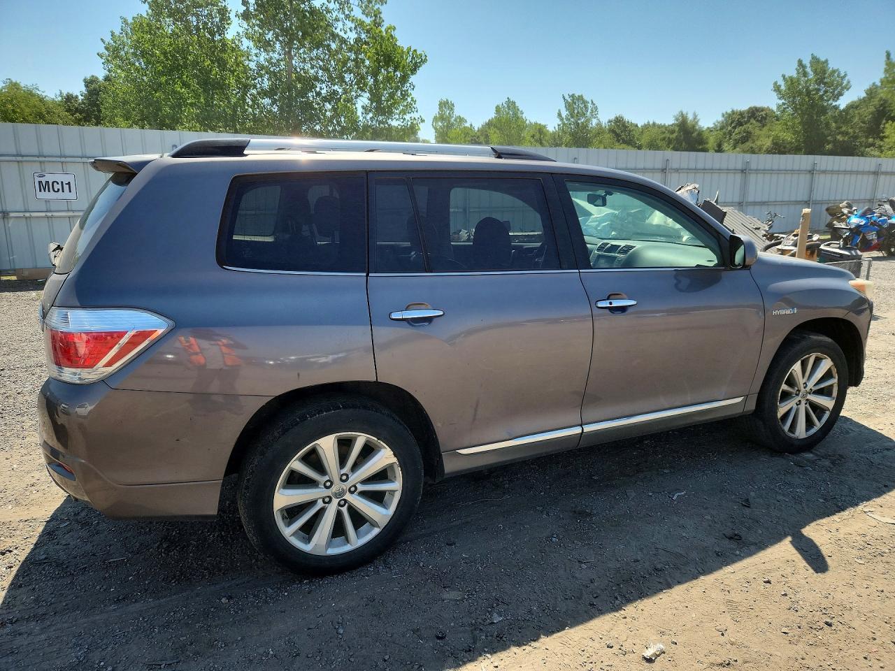 2011 TOYOTA HIGHLANDER