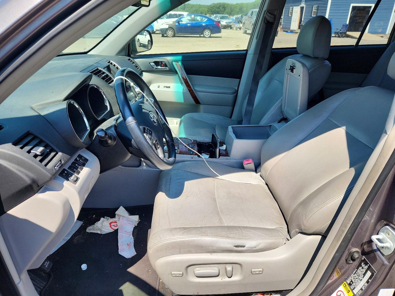 2011 TOYOTA HIGHLANDER