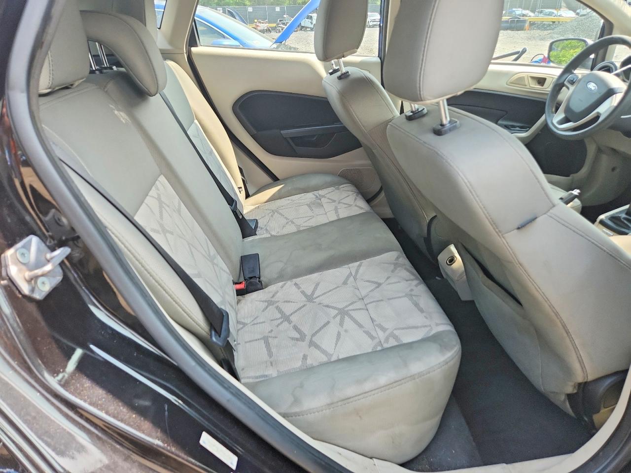 2012 FORD FIESTA