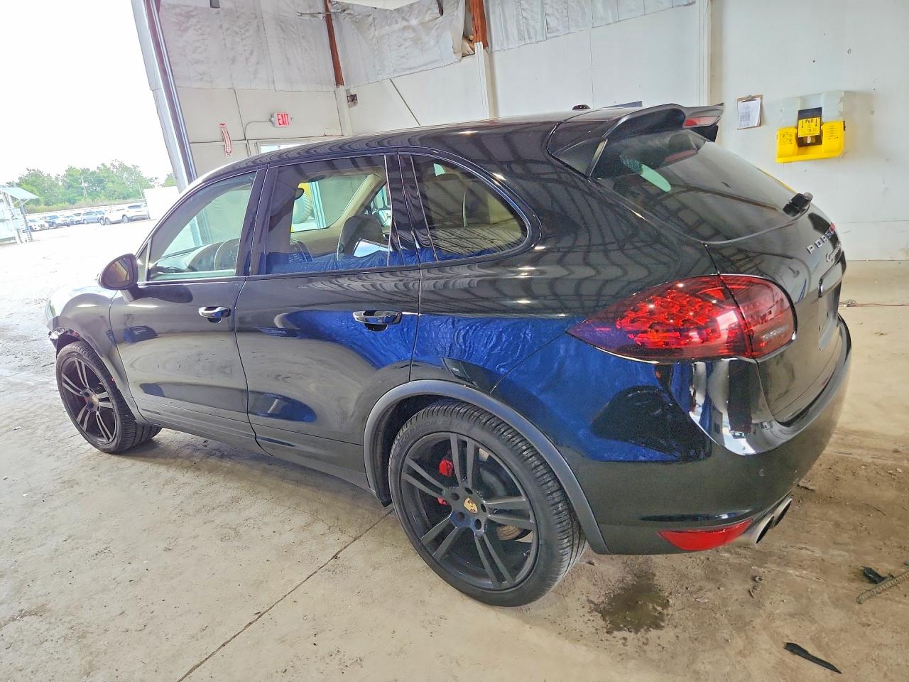 2013 PORSCHE CAYENNE