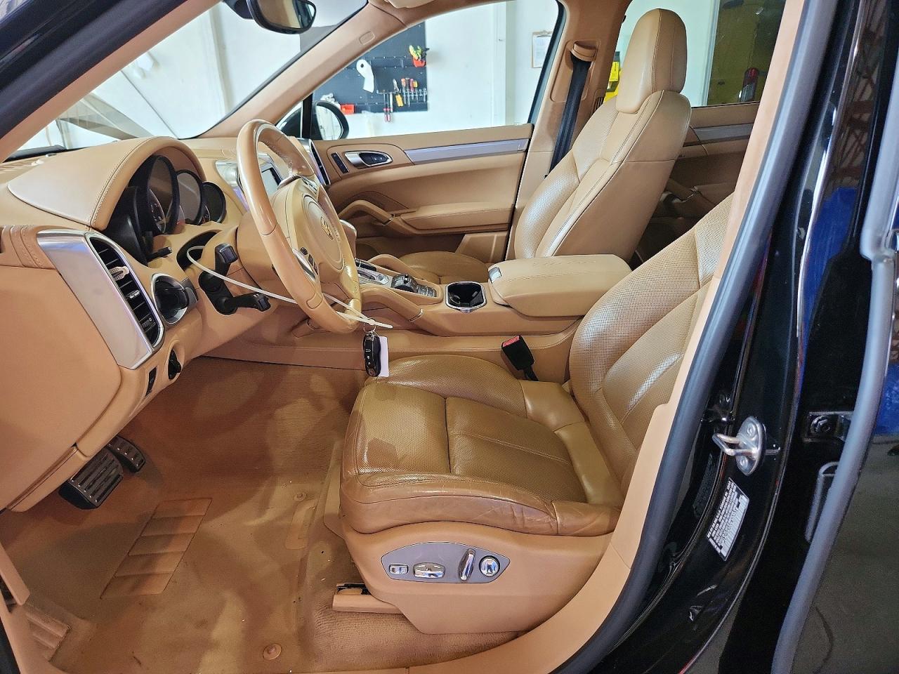 2013 PORSCHE CAYENNE