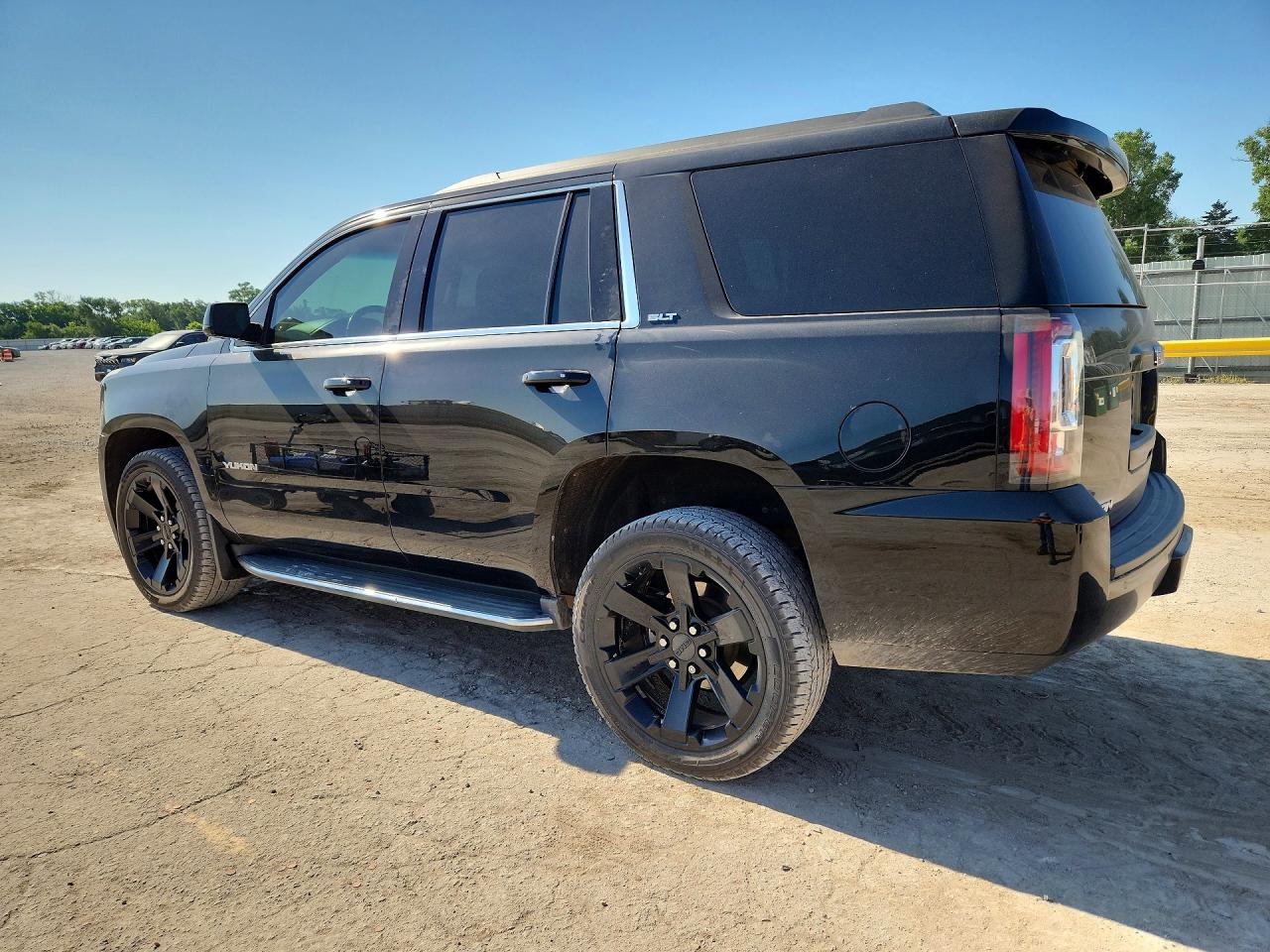 2016 GMC YUKON
