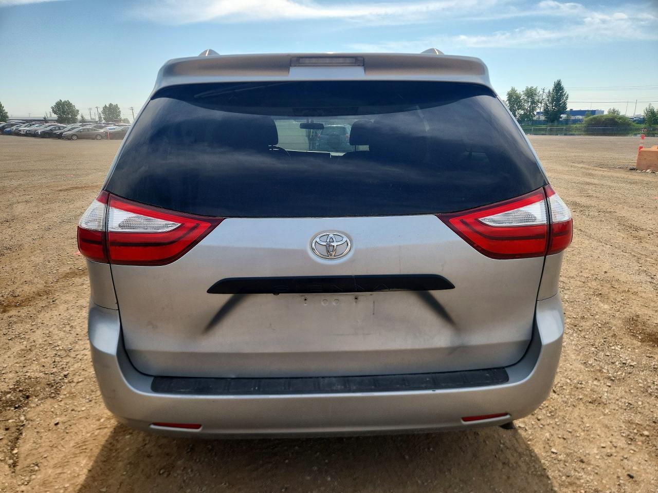 2015 TOYOTA SIENNA