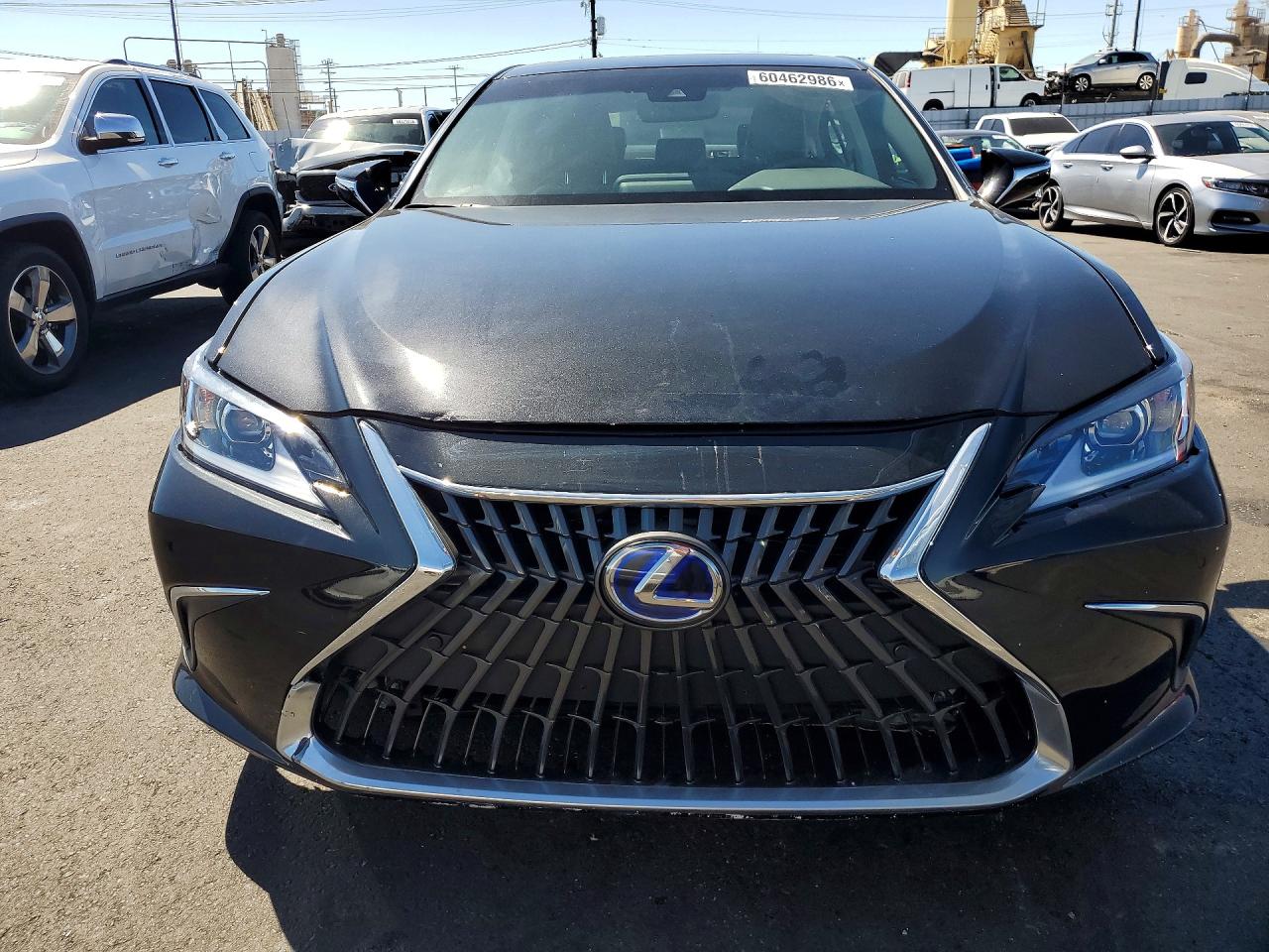 2025 LEXUS ES300